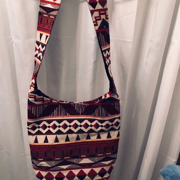 Embroidered crossbody bag - Picture 2 of 7